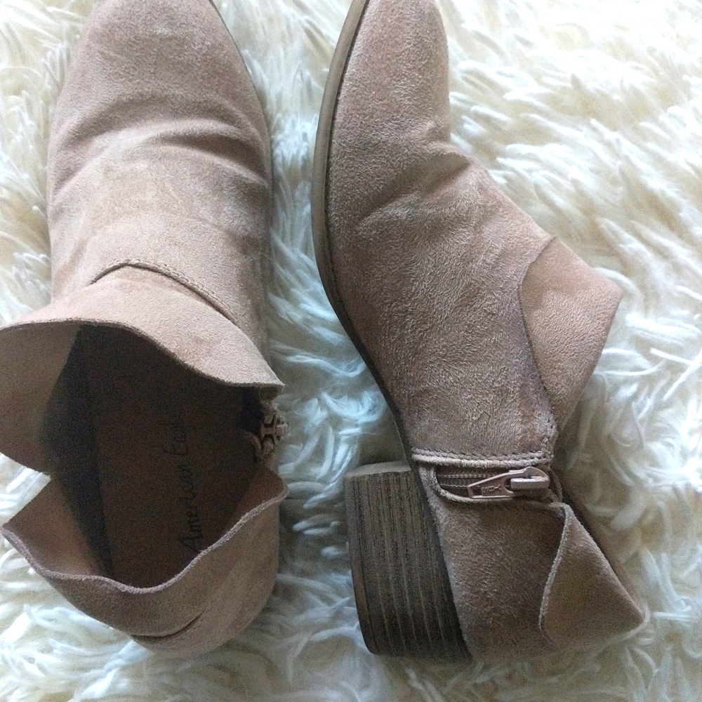 Suede, size 9w ankle boots